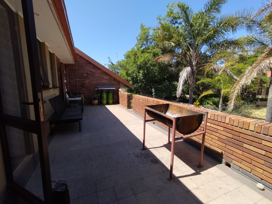 6 Bedroom Property for Sale in Florida Park Gauteng