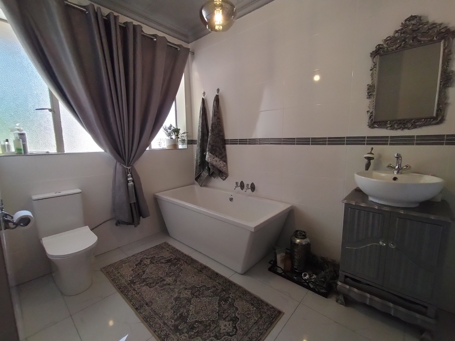 6 Bedroom Property for Sale in Florida Park Gauteng
