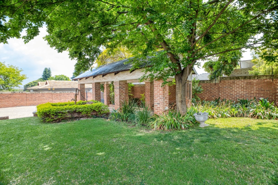 4 Bedroom Property for Sale in Linden Gauteng