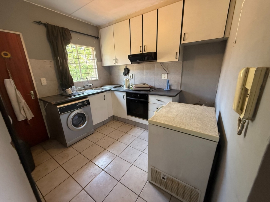 4 Bedroom Property for Sale in Mondeor Gauteng