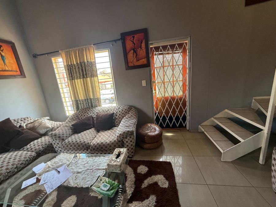 4 Bedroom Property for Sale in Mondeor Gauteng