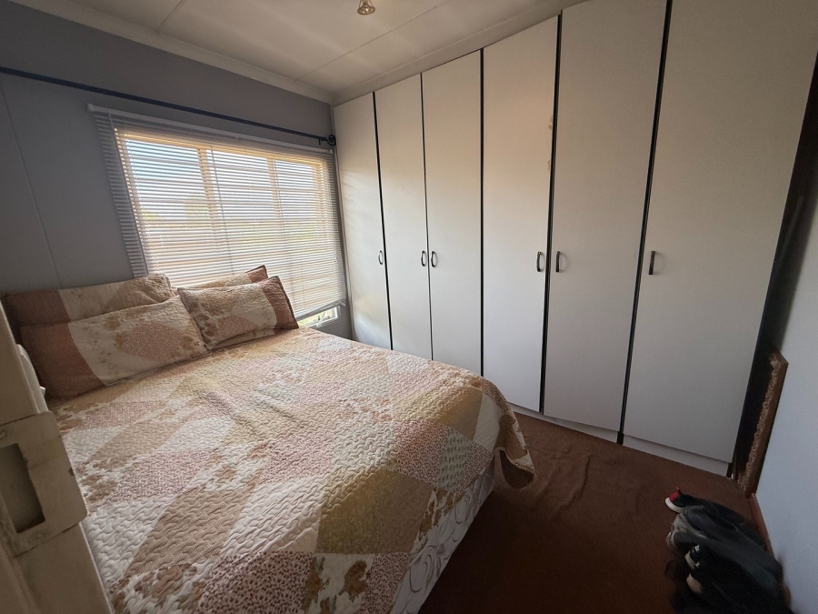 4 Bedroom Property for Sale in Mondeor Gauteng