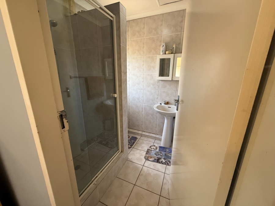 4 Bedroom Property for Sale in Mondeor Gauteng