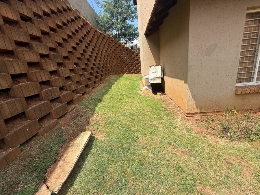 4 Bedroom Property for Sale in Mondeor Gauteng