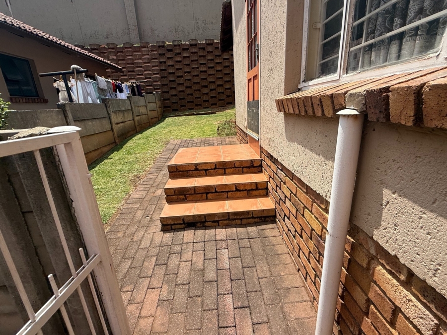 4 Bedroom Property for Sale in Mondeor Gauteng