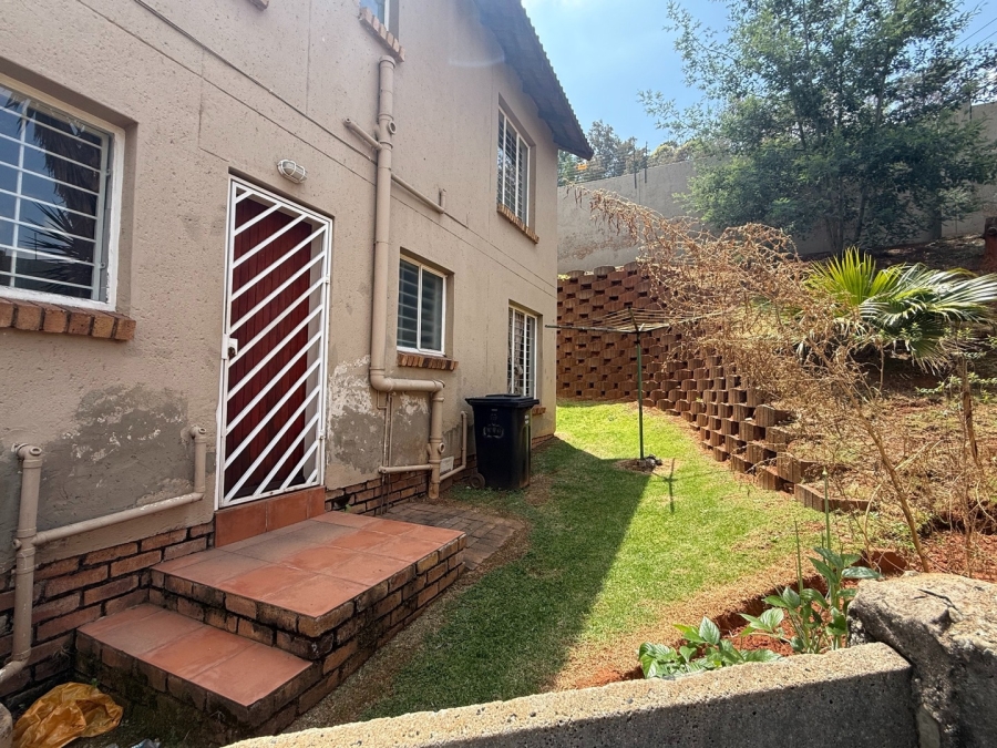4 Bedroom Property for Sale in Mondeor Gauteng