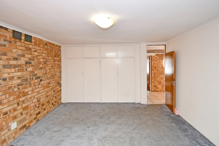 5 Bedroom Property for Sale in Crosby Gauteng