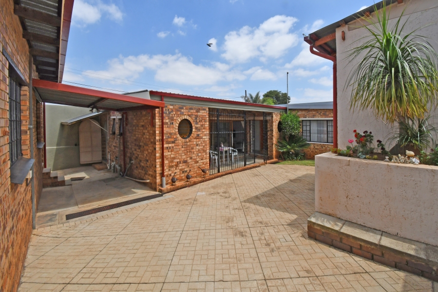 5 Bedroom Property for Sale in Crosby Gauteng