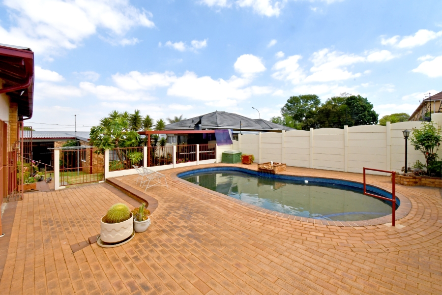 5 Bedroom Property for Sale in Crosby Gauteng