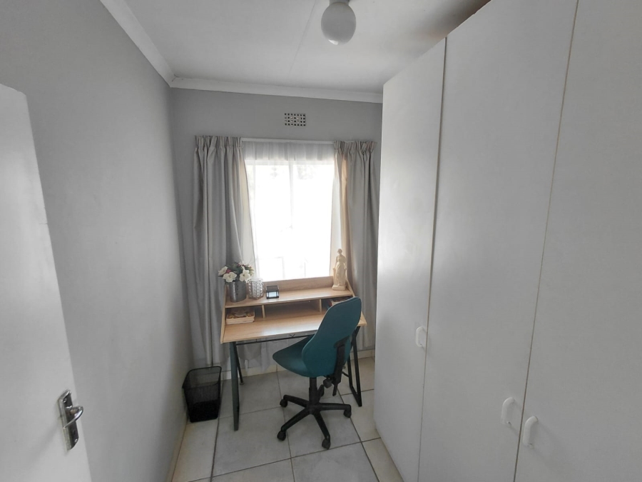 To Let 1 Bedroom Property for Rent in Brackenhurst Gauteng