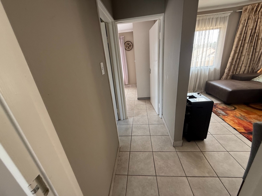2 Bedroom Property for Sale in Mondeor Gauteng