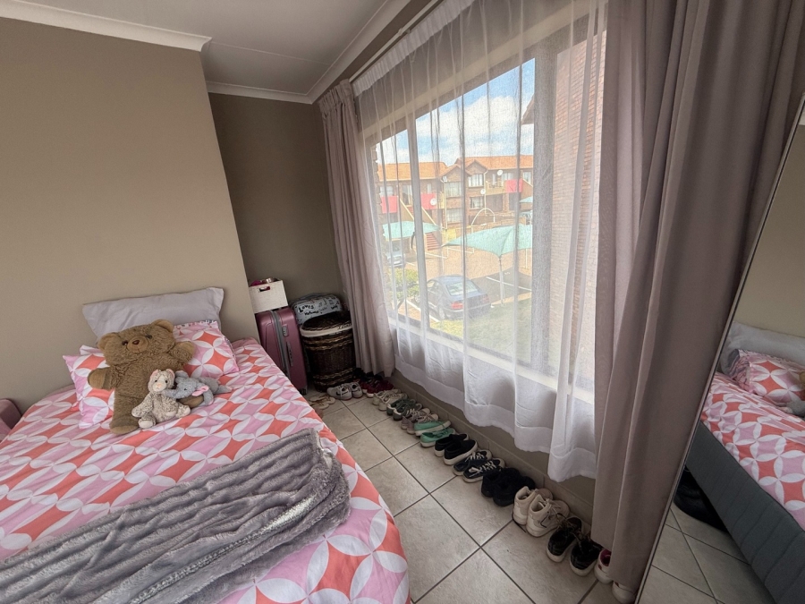 2 Bedroom Property for Sale in Mondeor Gauteng