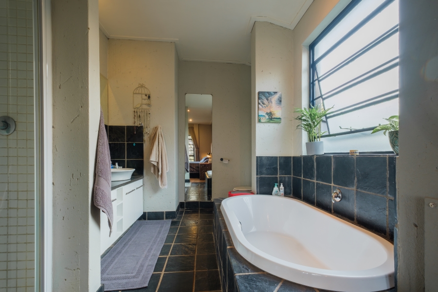 4 Bedroom Property for Sale in Waterkloof Ridge Gauteng