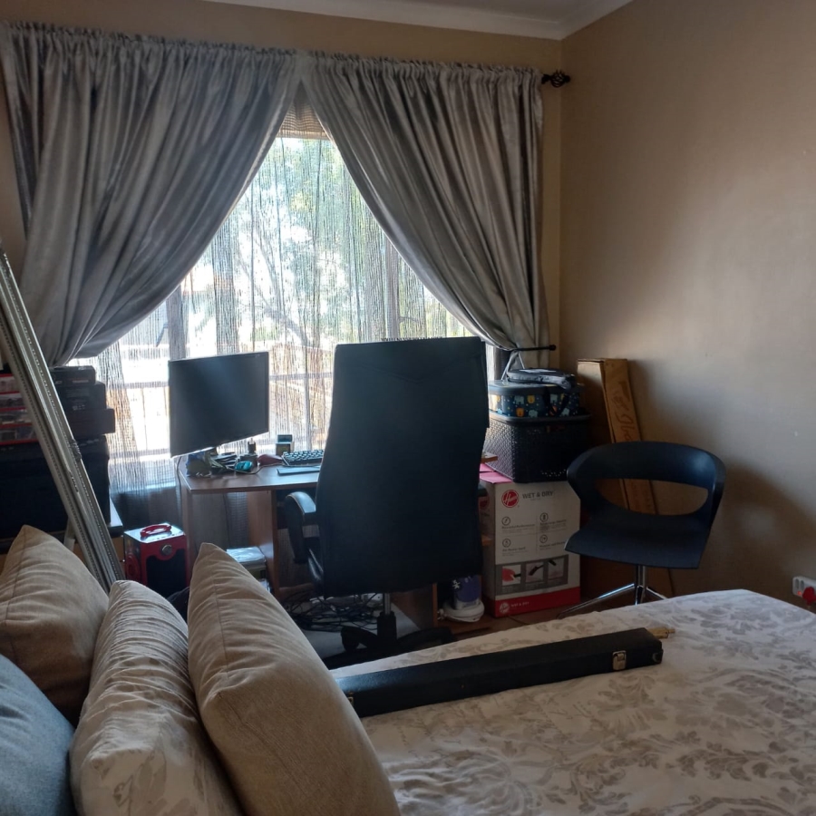 2 Bedroom Property for Sale in Wilgeheuwel Gauteng