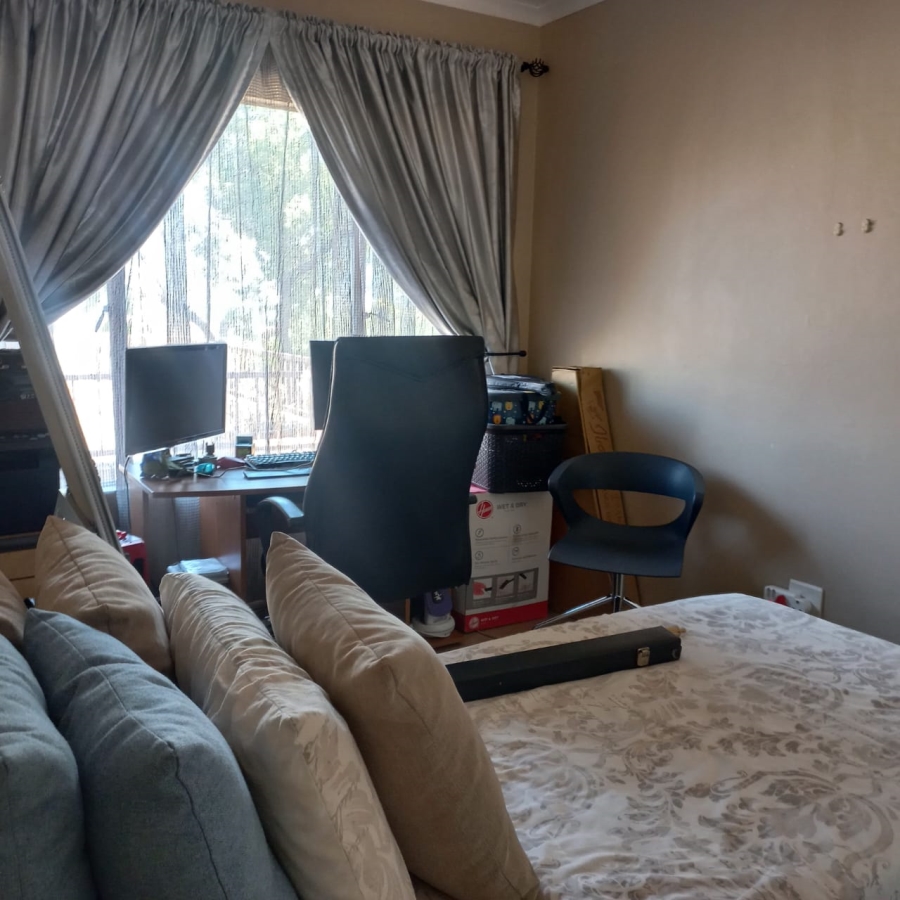 2 Bedroom Property for Sale in Wilgeheuwel Gauteng