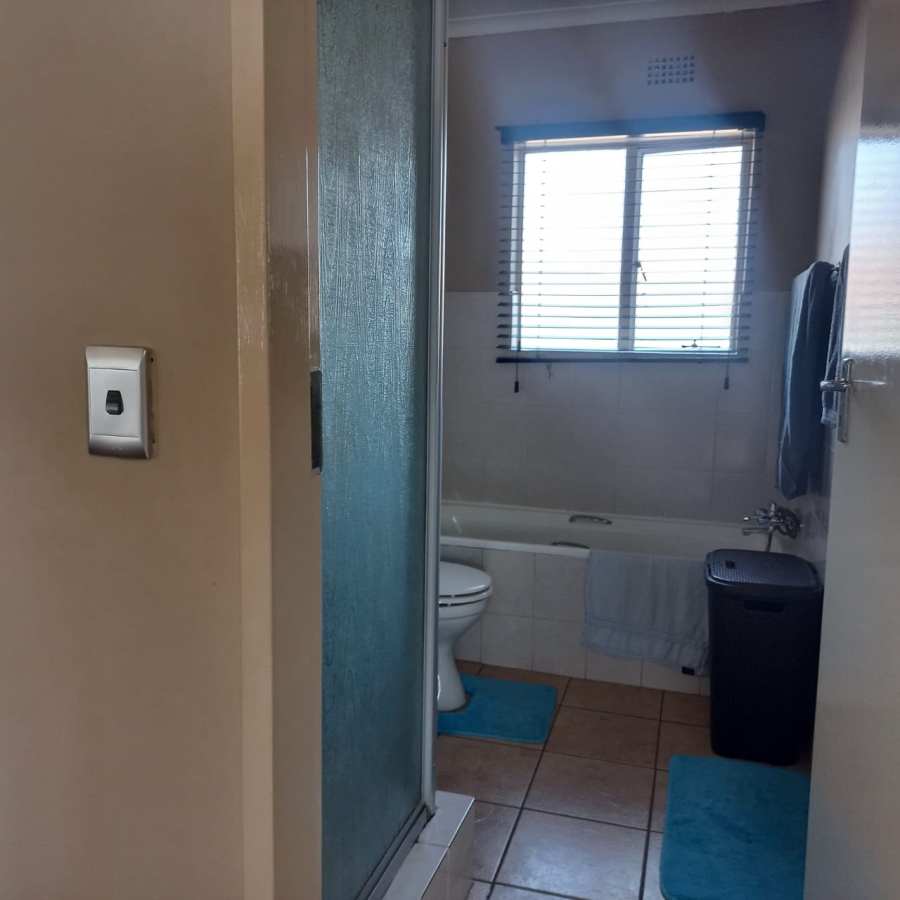 2 Bedroom Property for Sale in Wilgeheuwel Gauteng