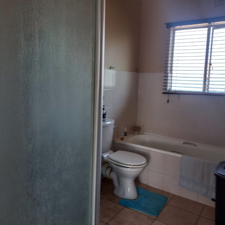 2 Bedroom Property for Sale in Wilgeheuwel Gauteng