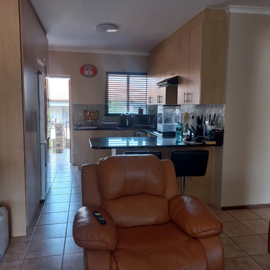 2 Bedroom Property for Sale in Wilgeheuwel Gauteng