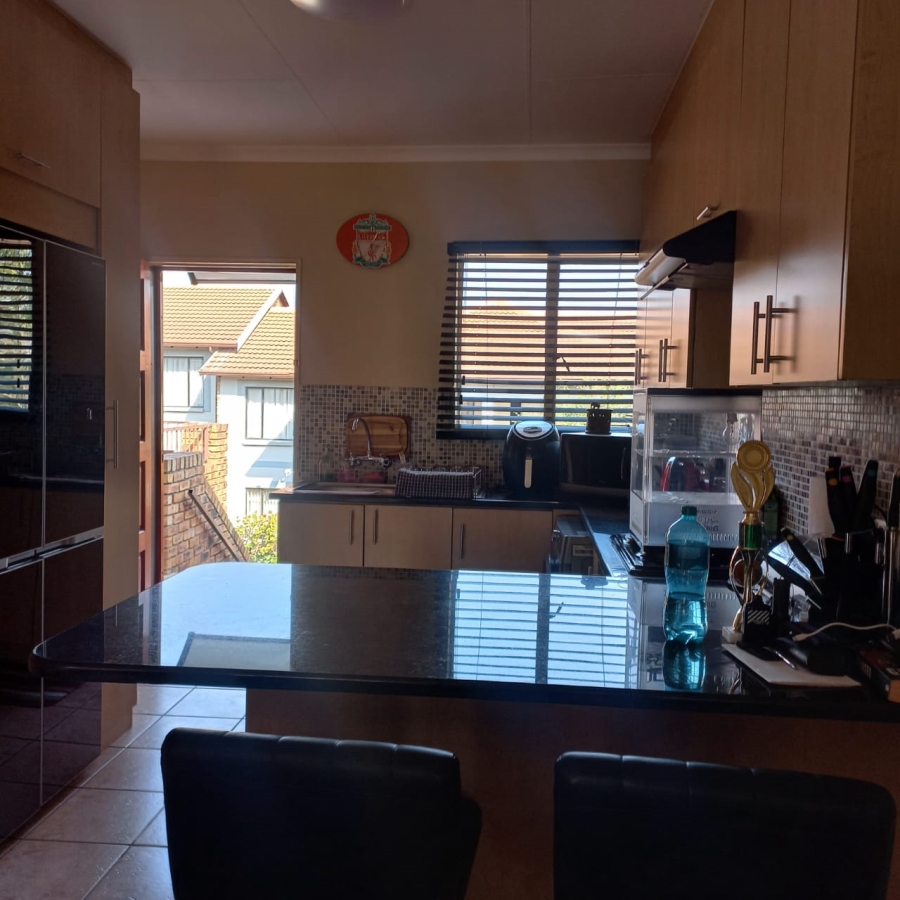 2 Bedroom Property for Sale in Wilgeheuwel Gauteng