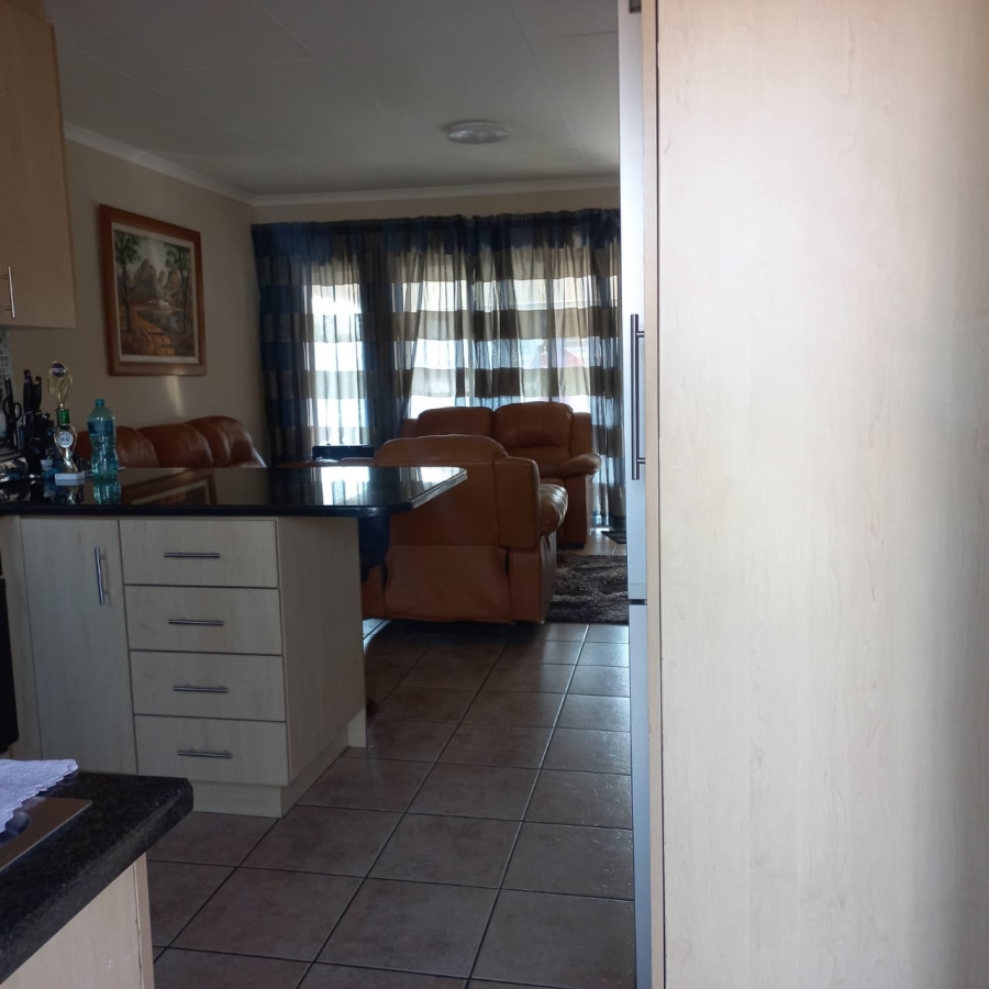 2 Bedroom Property for Sale in Wilgeheuwel Gauteng