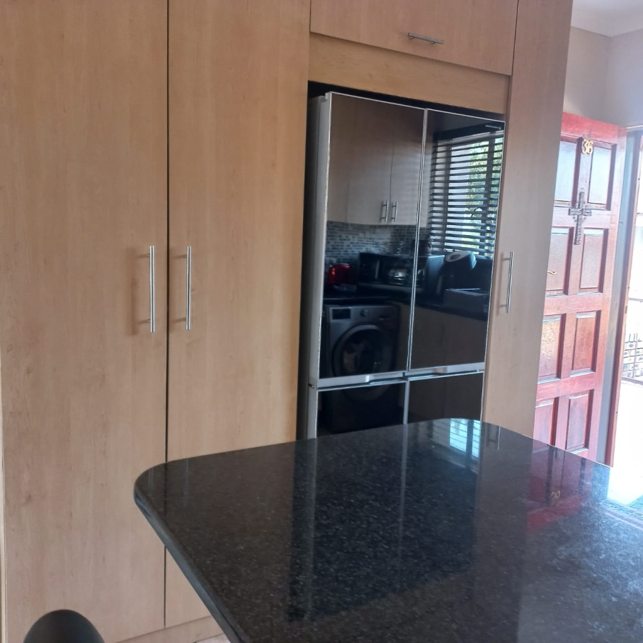 2 Bedroom Property for Sale in Wilgeheuwel Gauteng