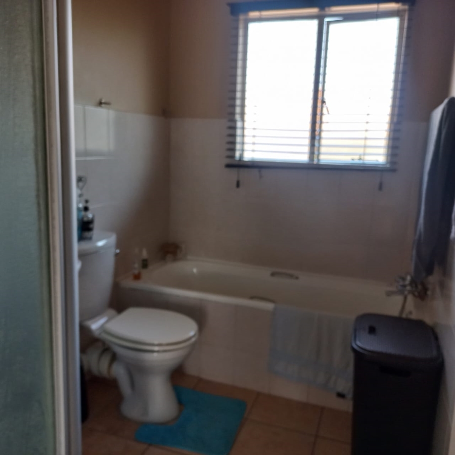 2 Bedroom Property for Sale in Wilgeheuwel Gauteng