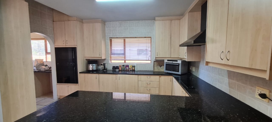 5 Bedroom Property for Sale in Eden Glen Gauteng