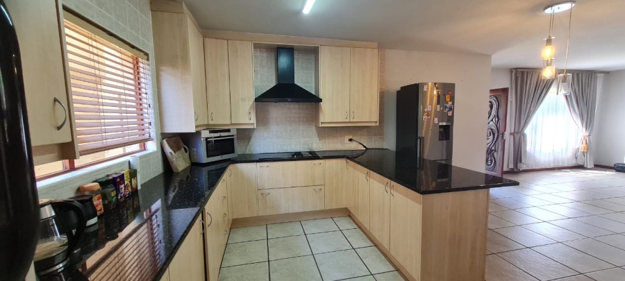 5 Bedroom Property for Sale in Eden Glen Gauteng