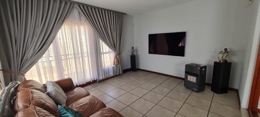 5 Bedroom Property for Sale in Eden Glen Gauteng