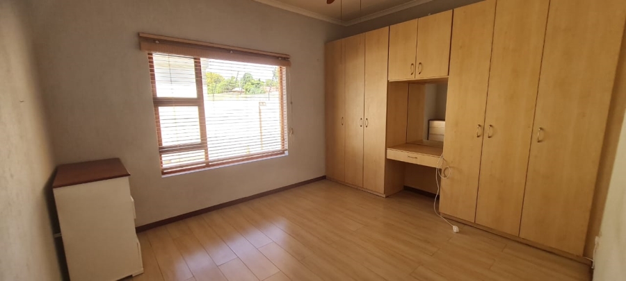 5 Bedroom Property for Sale in Eden Glen Gauteng