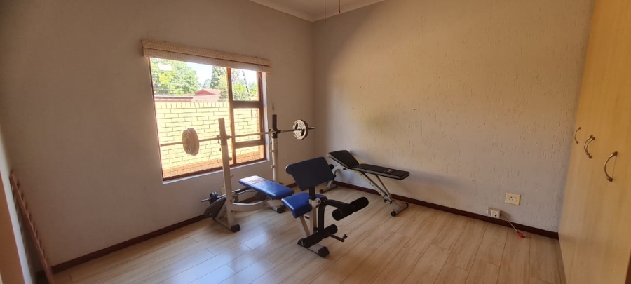 5 Bedroom Property for Sale in Eden Glen Gauteng