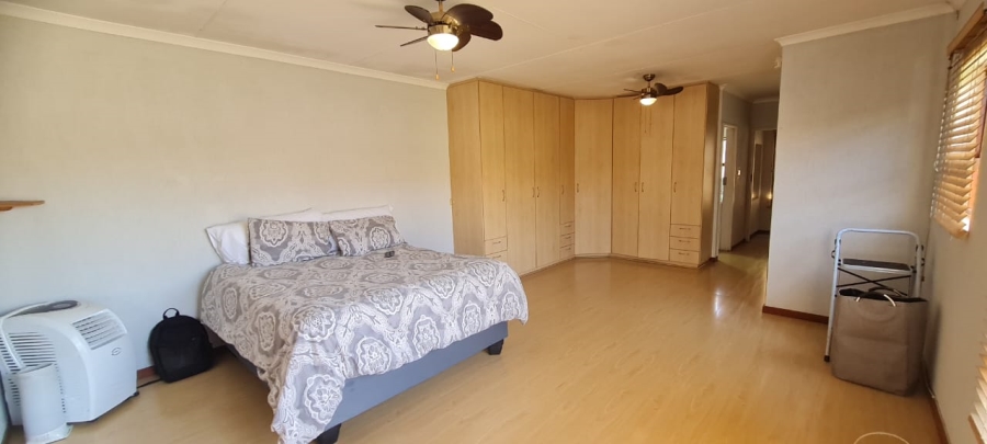 5 Bedroom Property for Sale in Eden Glen Gauteng
