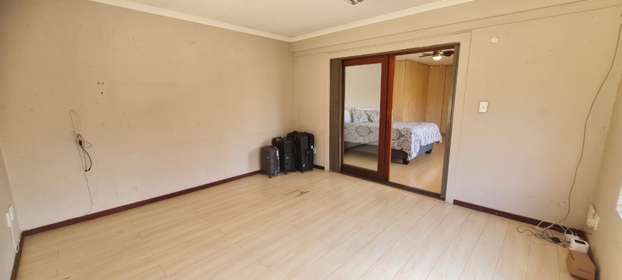 5 Bedroom Property for Sale in Eden Glen Gauteng