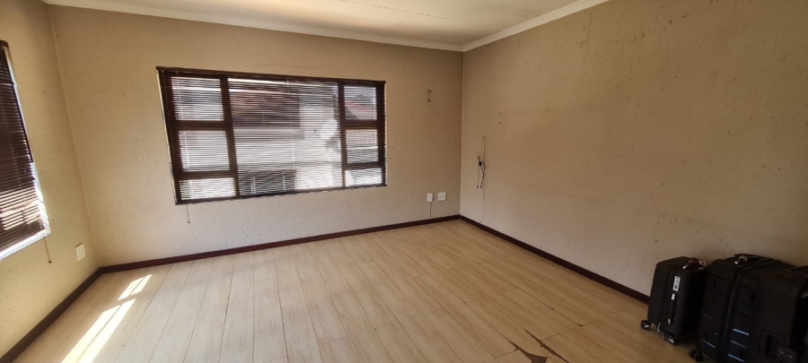 5 Bedroom Property for Sale in Eden Glen Gauteng