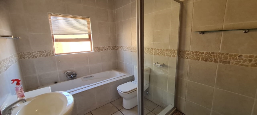 5 Bedroom Property for Sale in Eden Glen Gauteng