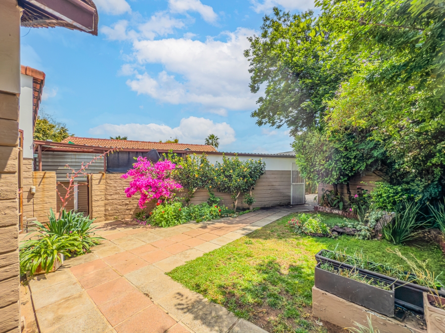 2 Bedroom Property for Sale in Halfway Gardens Gauteng