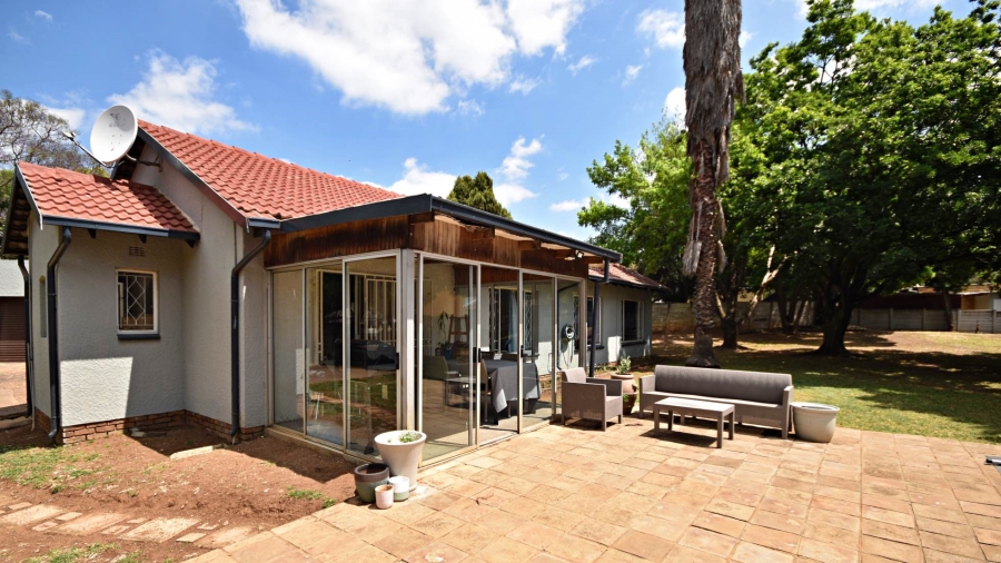 To Let 3 Bedroom Property for Rent in Bromhof Gauteng