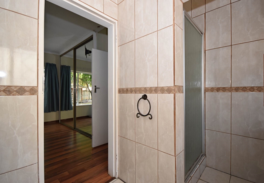To Let 3 Bedroom Property for Rent in Bromhof Gauteng