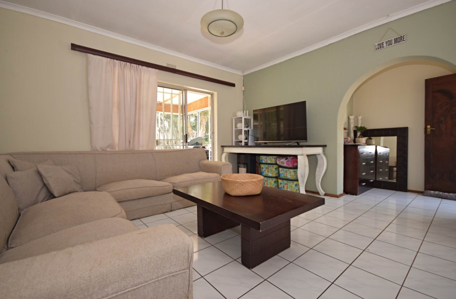 To Let 3 Bedroom Property for Rent in Bromhof Gauteng