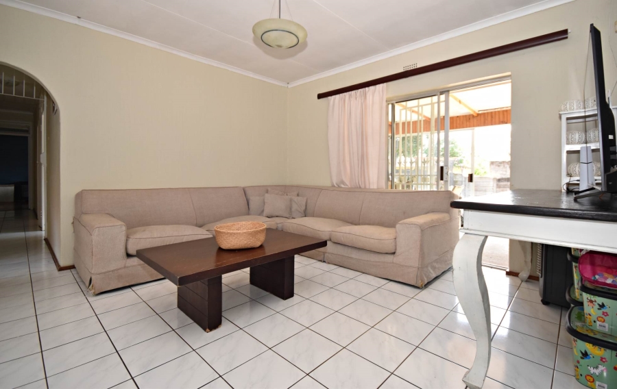 To Let 3 Bedroom Property for Rent in Bromhof Gauteng