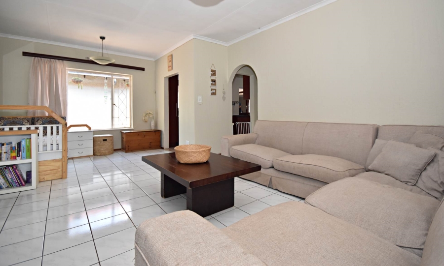 To Let 3 Bedroom Property for Rent in Bromhof Gauteng