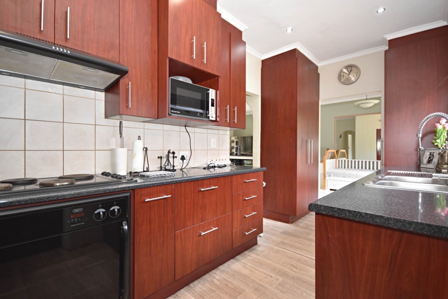 To Let 3 Bedroom Property for Rent in Bromhof Gauteng