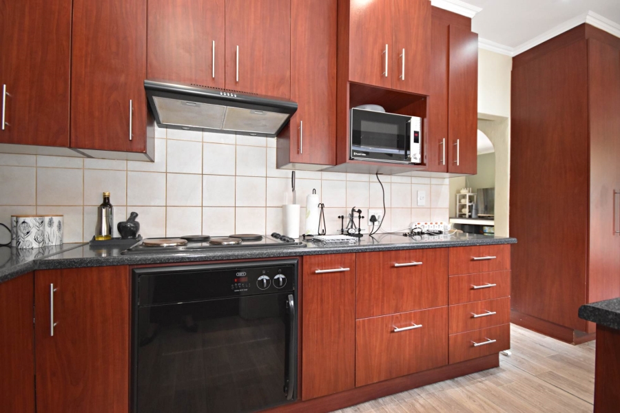 To Let 3 Bedroom Property for Rent in Bromhof Gauteng