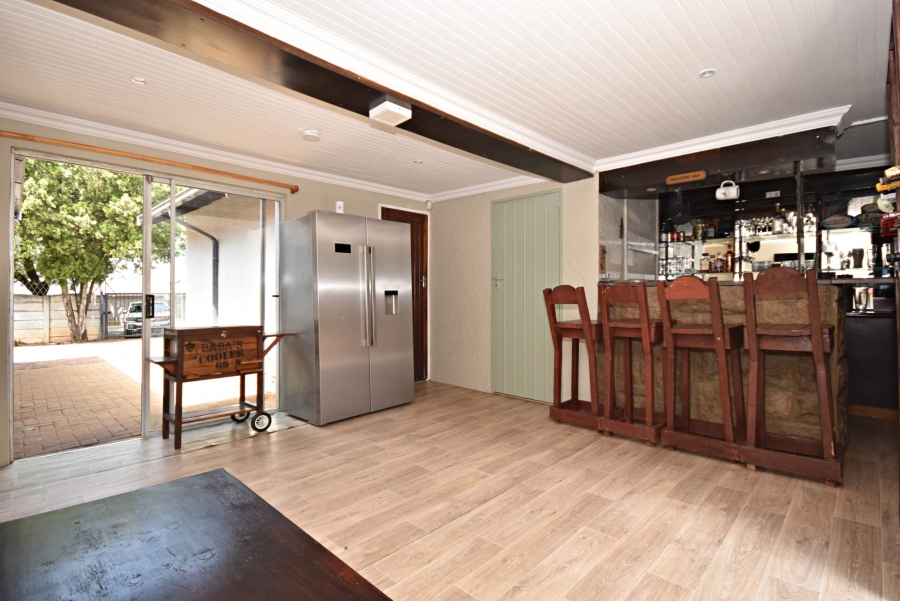 To Let 3 Bedroom Property for Rent in Bromhof Gauteng