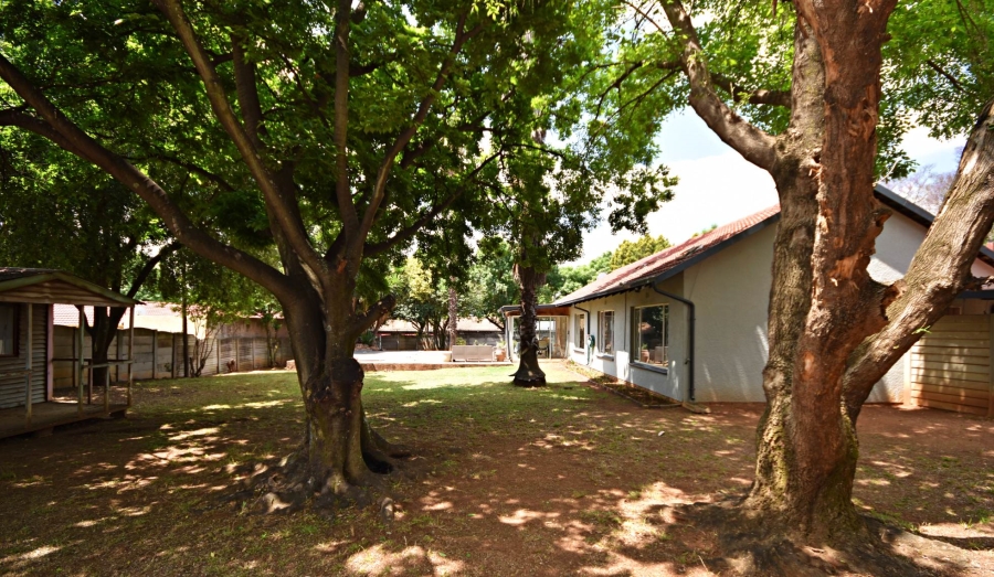 To Let 3 Bedroom Property for Rent in Bromhof Gauteng