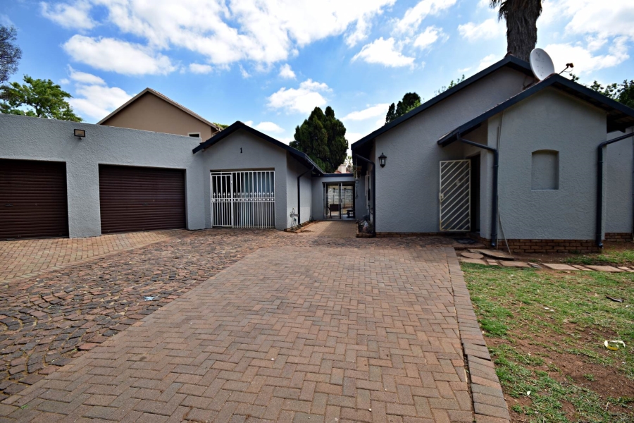 To Let 3 Bedroom Property for Rent in Bromhof Gauteng