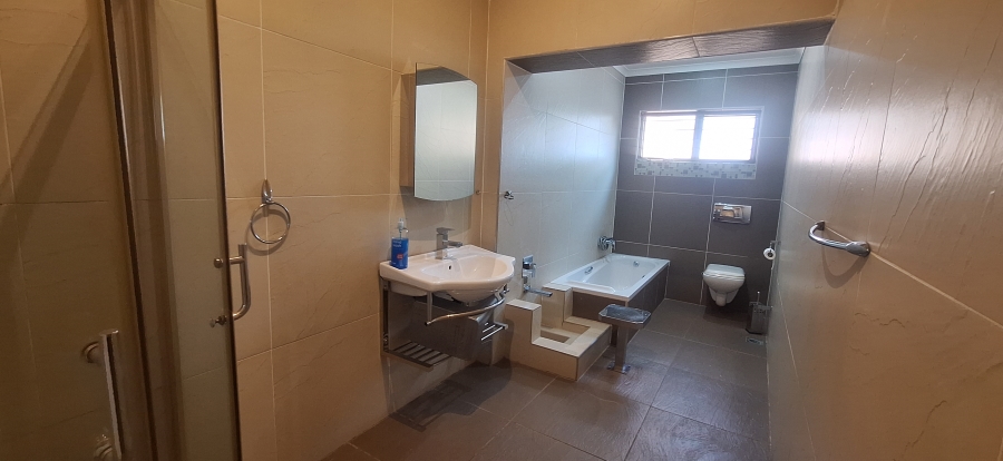 4 Bedroom Property for Sale in Monument Gauteng