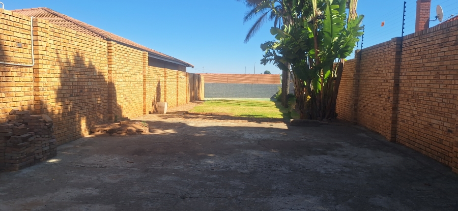 4 Bedroom Property for Sale in Monument Gauteng
