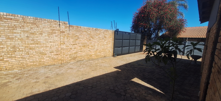 4 Bedroom Property for Sale in Monument Gauteng
