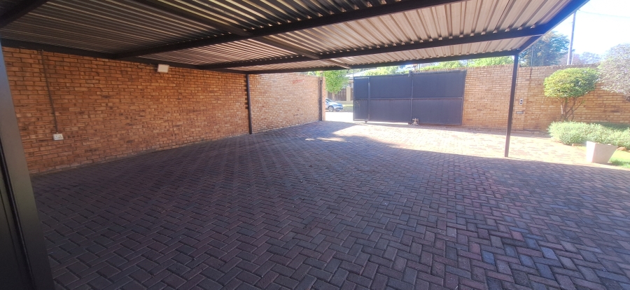4 Bedroom Property for Sale in Monument Gauteng